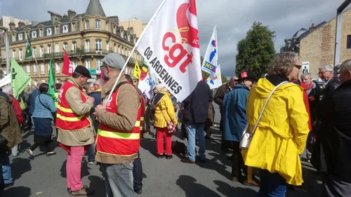 Une mobilisation pour la hausse des salaires à Charleville